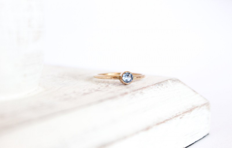 aquamarine and gold ring | via Best Aquamarine Jewelry Finds on Etsy - https://emmalinebride.com/bride/best-aquamarine-jewelry/