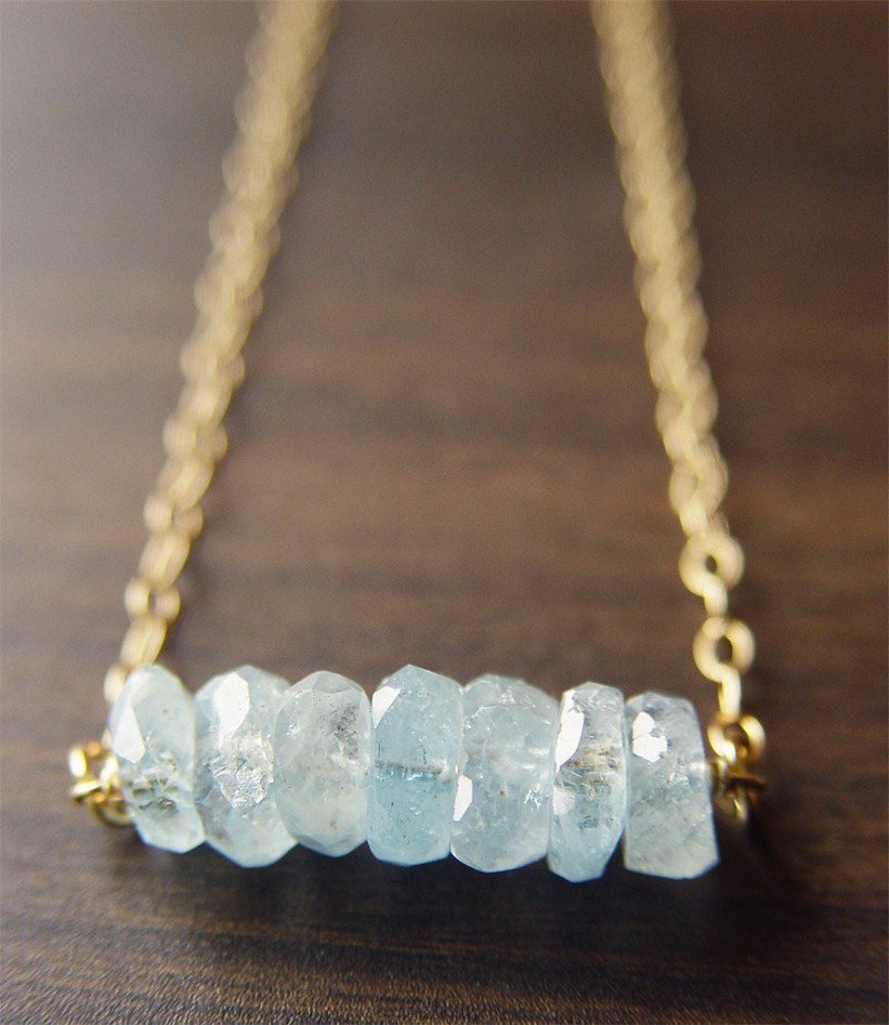 aquamarine bead necklace | via Best Aquamarine Jewelry Finds on Etsy - https://emmalinebride.com/bride/best-aquamarine-jewelry/