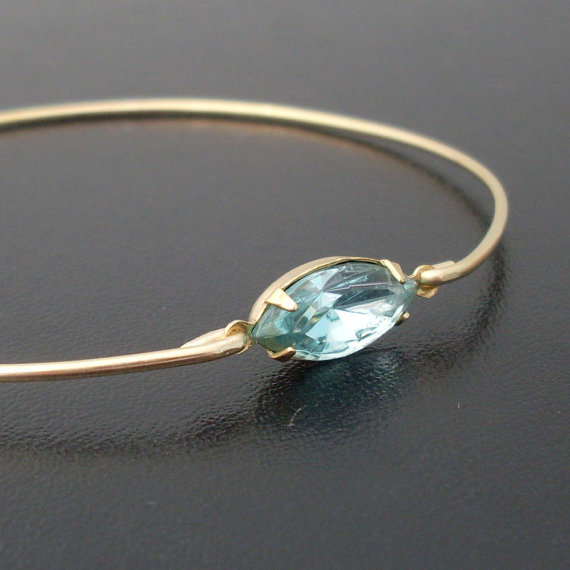 aquamarine bracelet | via Best Aquamarine Jewelry Finds on Etsy - https://emmalinebride.com/bride/best-aquamarine-jewelry/