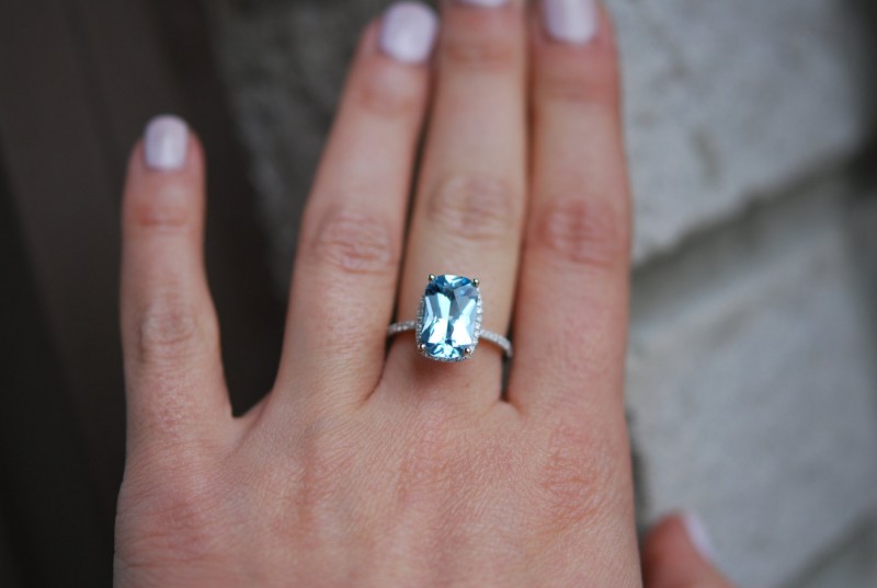 Aquamarine engagement ring | via Best Aquamarine Jewelry Finds on Etsy - https://emmalinebride.com/bride/best-aquamarine-jewelry/