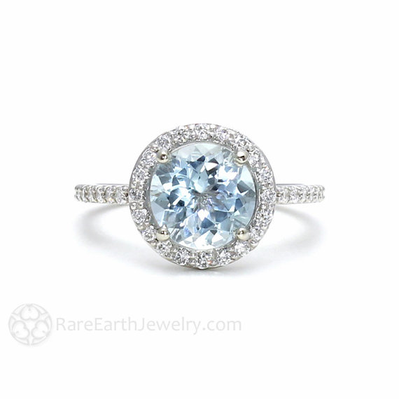 aquamarine engagement ring | via Best Aquamarine Jewelry Finds on Etsy - https://emmalinebride.com/bride/best-aquamarine-jewelry/