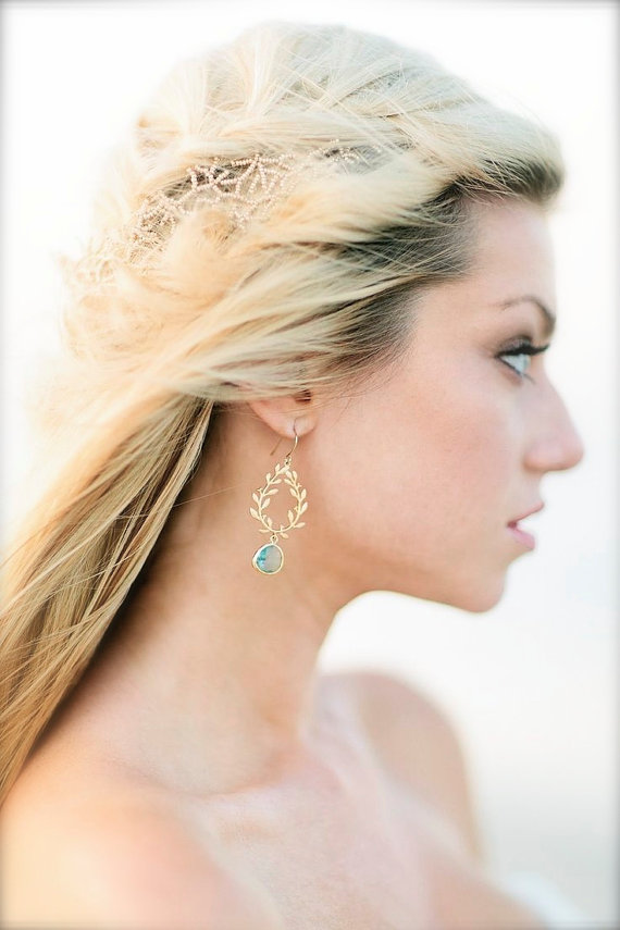 aquamarine laurel wreath earrings | via Best Aquamarine Jewelry Finds on Etsy - https://emmalinebride.com/bride/best-aquamarine-jewelry/