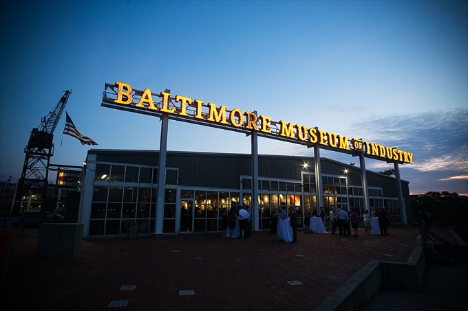 baltimore-museum-industry-wedding-dennis-drenner-photographs - https://emmalinebride.com/?p=127263