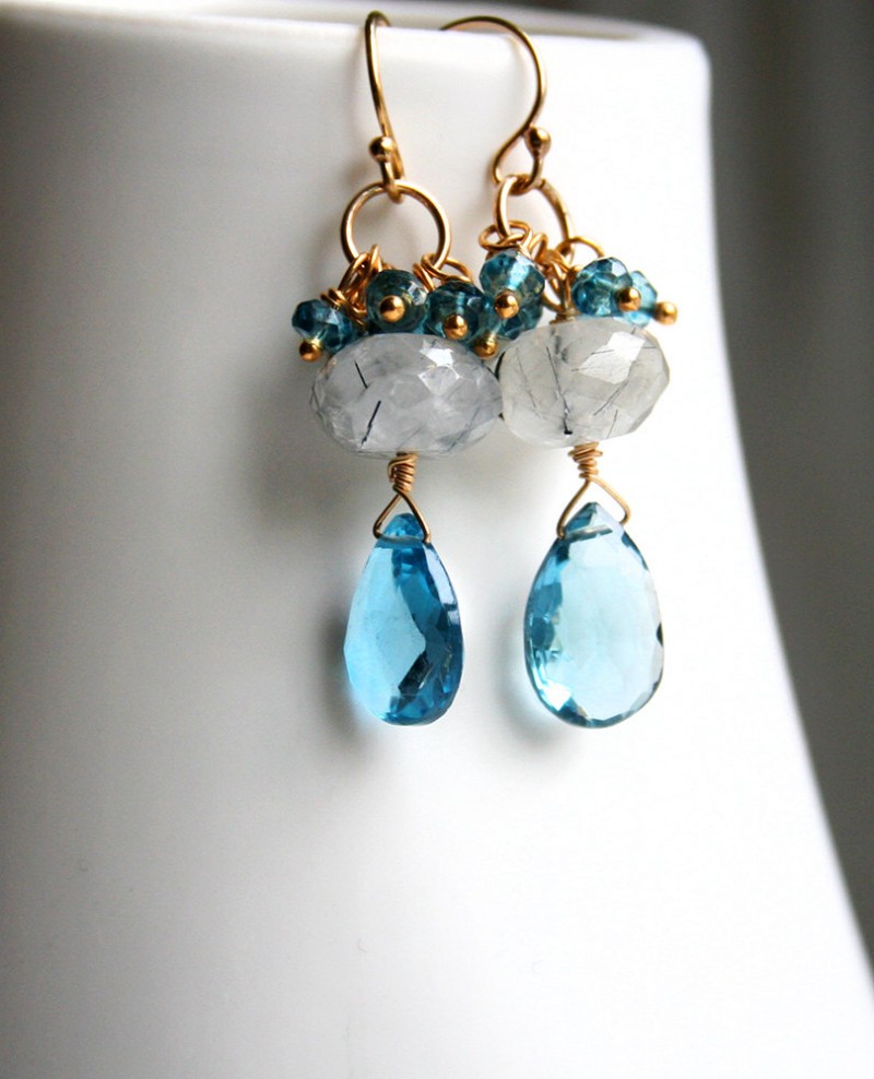 blue wedding earrings | something blue ideas for bride - https://emmalinebride.com/planning/something-blue-ideas-for-bride/