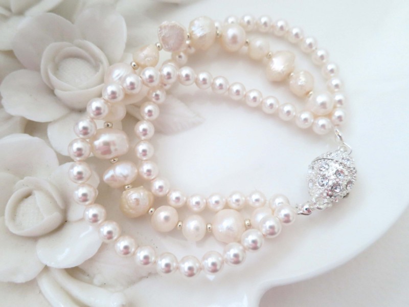 Ivory and Blush Pearl Necklace and Bracelet | https://emmalinebride.com/bride/blush-pearl-necklace/