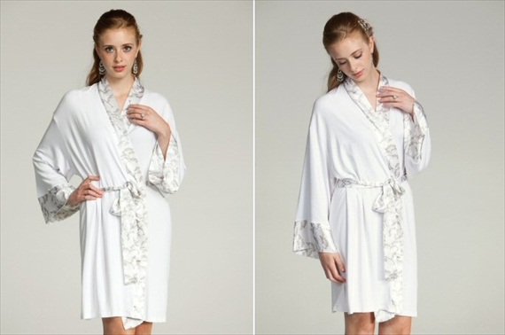 bridal robe in white - Gift Ideas for the Bride
