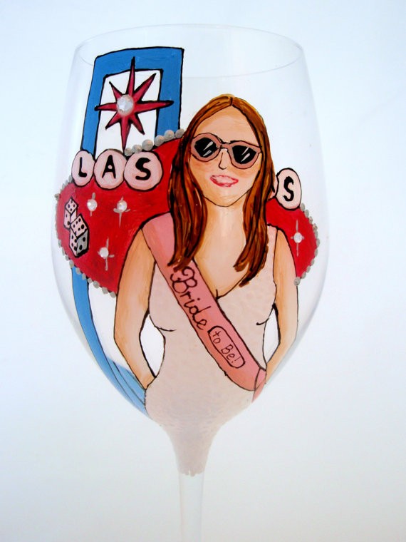 las vegas bachelorette party wine glass - personalized glassware gifts | http://emmalinebride.com/bridesmaids/personalized-glassware-gifts/