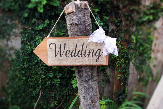 burlap wedding direction sign | 35 Easily Beautiful Ways to Use Burlap for Weddings https://emmalinebride.com/rustic/ways-use-burlap-weddings/
