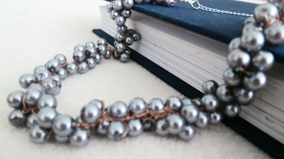 Chunky Pearl Necklaces (by Sukran Kirtis via EmmalineBride.com)