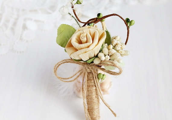 country boutonniere with rustic dried cream rose | via What Kind of Boutonniere to Pick (and Why) https://emmalinebride.com/groom/what-kind-of-boutonniere/