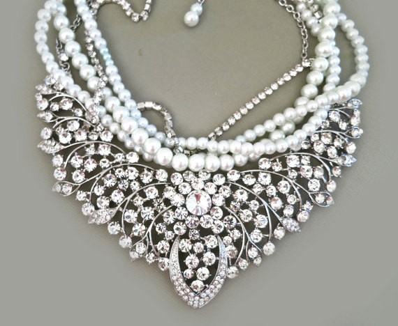 Pearl Statement Necklaces Bridal | via http://emmalinebride.com/bride/pearl-statement-necklaces-bridal/