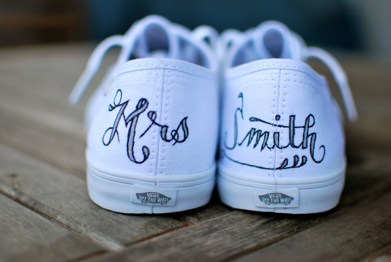 vans wedding shoes | via https://emmalinebride.com/bride/vans-wedding-shoes/