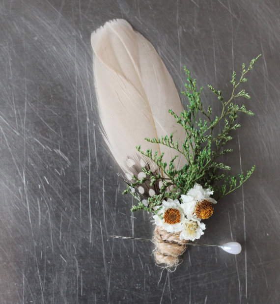 daisy boutonniere by the sunflower stand | daisy ideas theme weddings