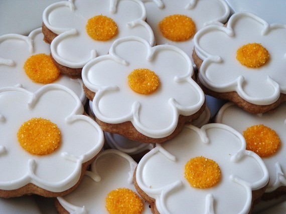 daisy cookies by the fancy lady gourmet | daisy ideas theme weddings