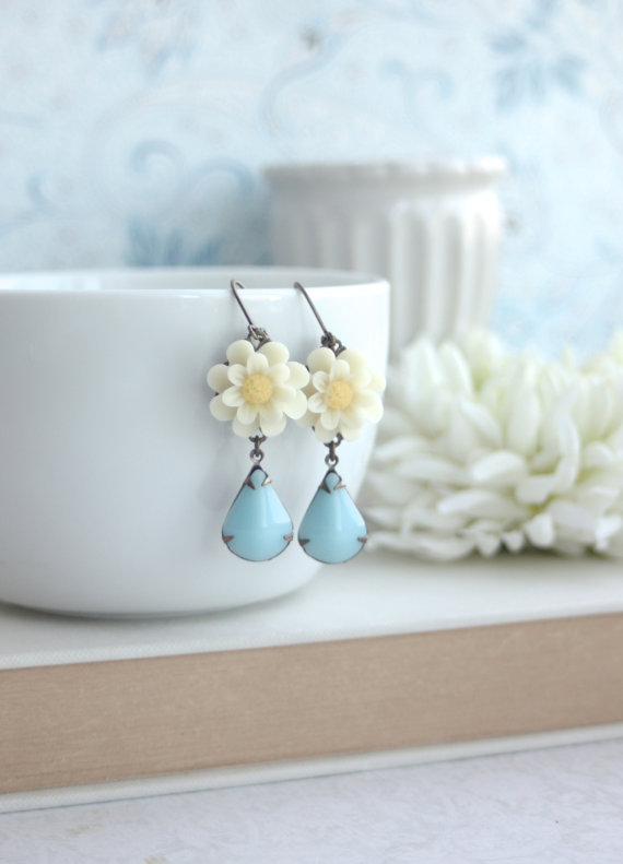 daisy earrings by marolsha | daisy ideas theme weddings