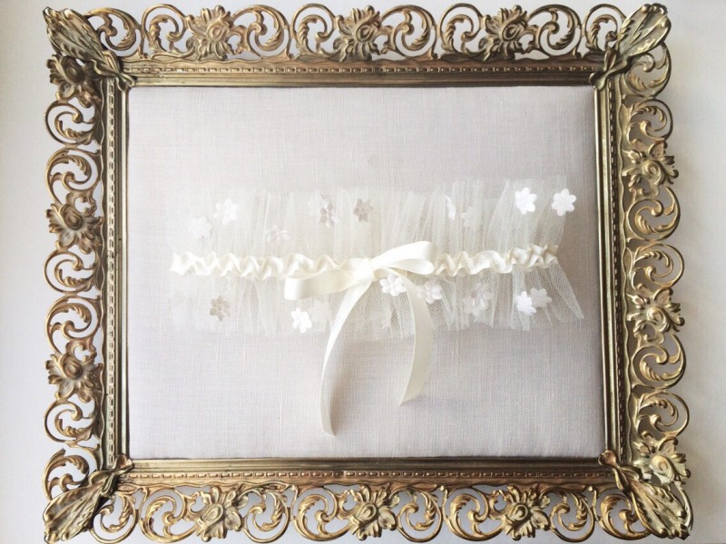 daisy garter by AnnaMarguerite | daisy ideas theme weddings