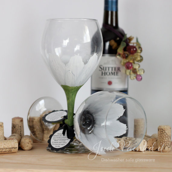 daisy wine glasses by judipaintedit | daisy ideas theme weddings