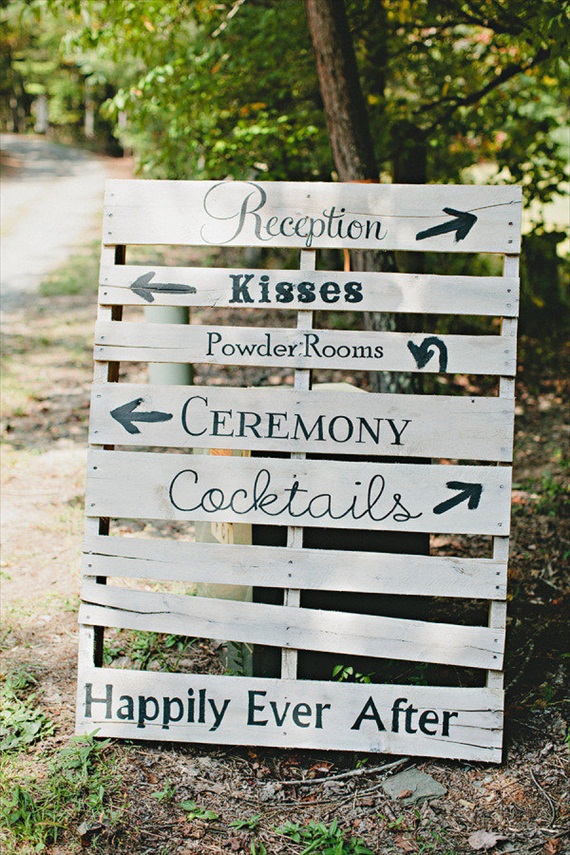 pallett sign via 7 Wood Wedding Signs You'll Want to Steal
