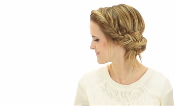 This hairstyle is perfect for the bride or her bridesmaids! Check out the Easy 5 Minute Fishtail Updo + How-To Video by Hair and Makeup By Steph