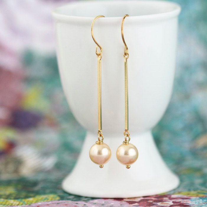 elegant modern drop pearl earrings | by jacaranda designs | https://emmalinebride.com/bride/pearl-earrings-bride/ | pearl earrings bride