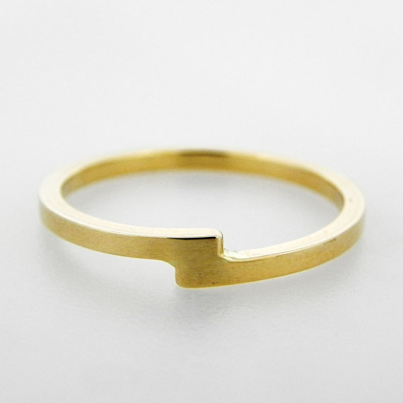 faulted aurum infinity ring via 7 Alternative Wedding Ring Ideas