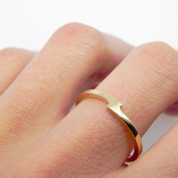 faulted infinity ring gold via 7 Alternative Wedding Ring Ideas