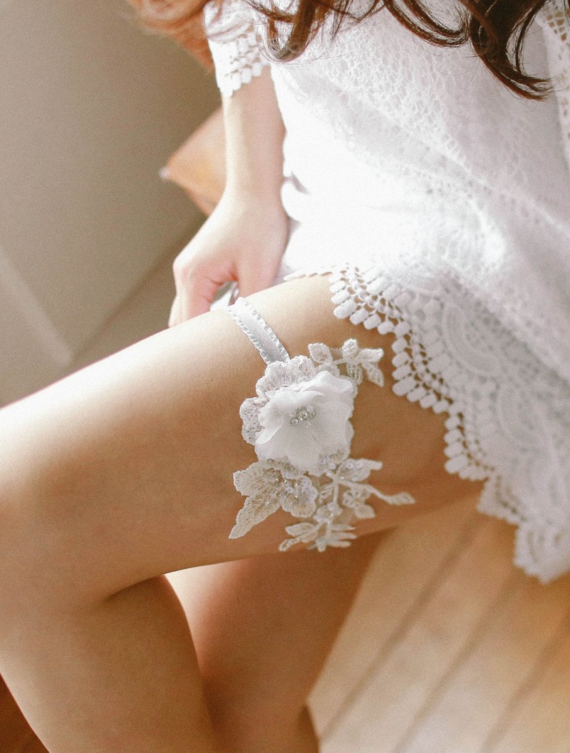 floral lace wedding garter | https://emmalinebride.com/vintage/floral-lace-wedding/