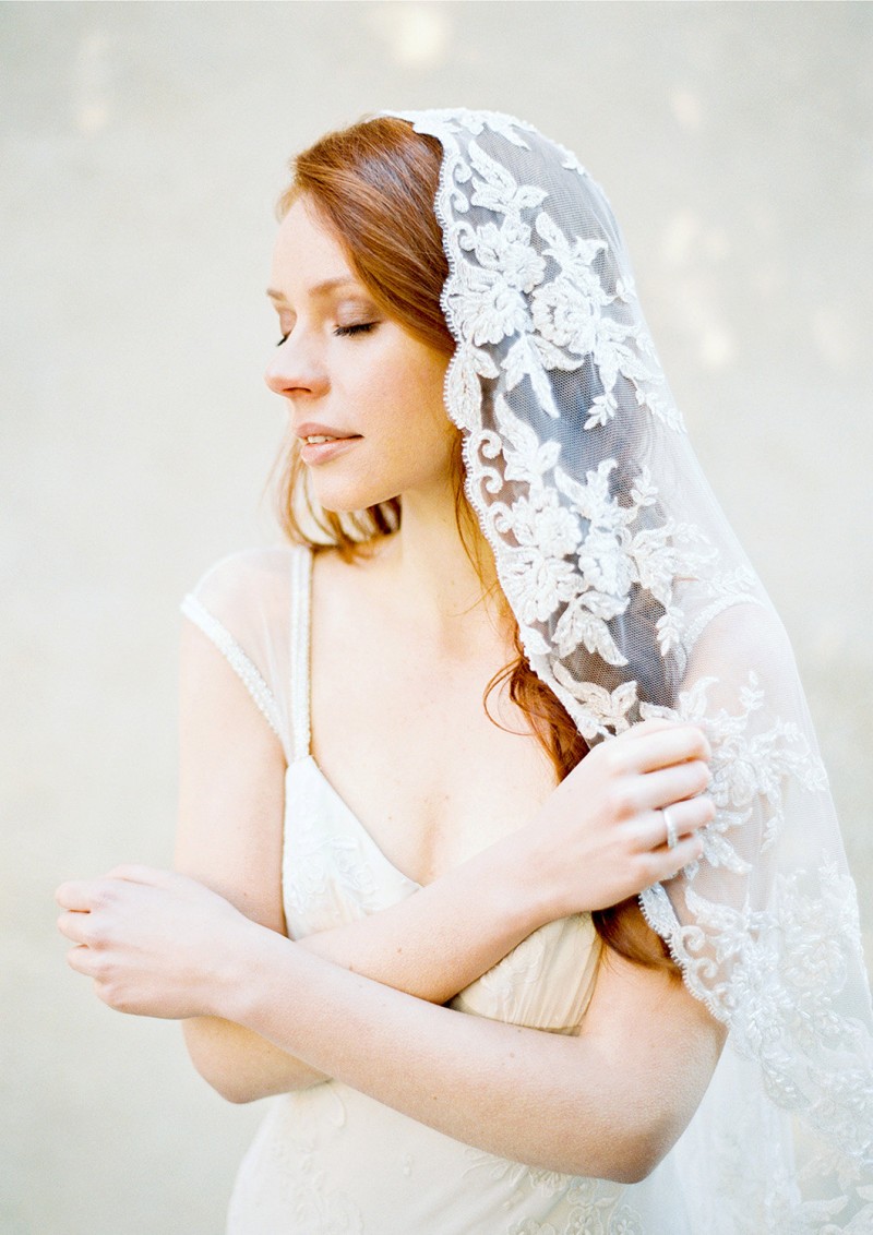 floral lace wedding veil | https://emmalinebride.com/vintage/floral-lace-wedding/