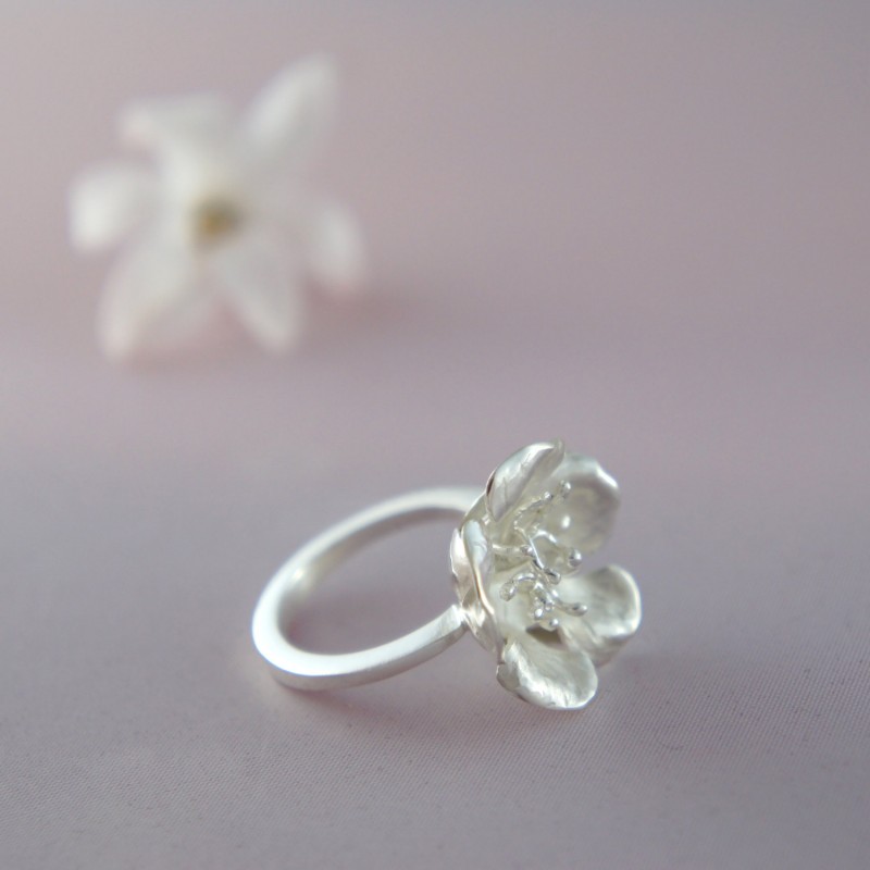 Stylish flower inspired rings, like this one, makes a great gift for the bride or bridesmaids. By The Manerovs Workshop. https://emmalinebride.com/bridesmaids/flower-inspired-rings/