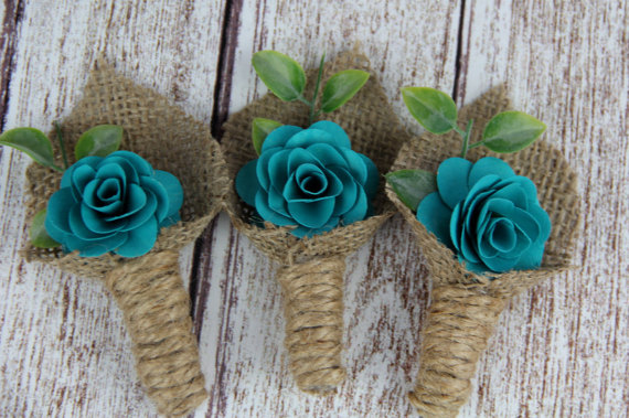 flowers wrapped in burlap | via What Kind of Boutonniere to Pick (and Why) https://emmalinebride.com/groom/what-kind-of-boutonniere/