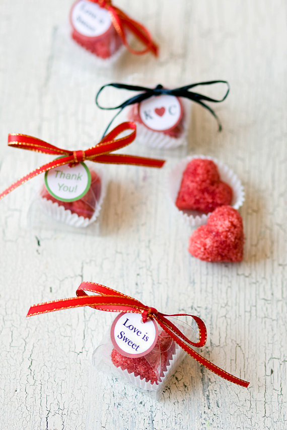 5 Foodie Wedding Favors: #5 Cocktail Sugar Cubes (by Dell Cove Spices via EmmalineBride.com) #favors #handmade #wedding #foodie