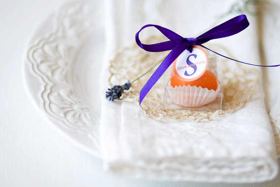 5 Foodie Wedding Favors: #5 Cocktail Sugar Cubes (by Dell Cove Spices via EmmalineBride.com) #favors #handmade #wedding #foodie