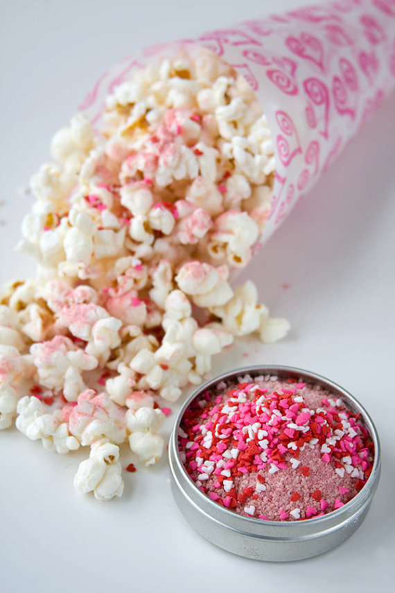 5 Foodie Wedding Favors: #1 Gourmet Popcorn and Seasoning (by Dell Cove Spices via EmmalineBride.com) #favors #handmade #wedding #foodie
