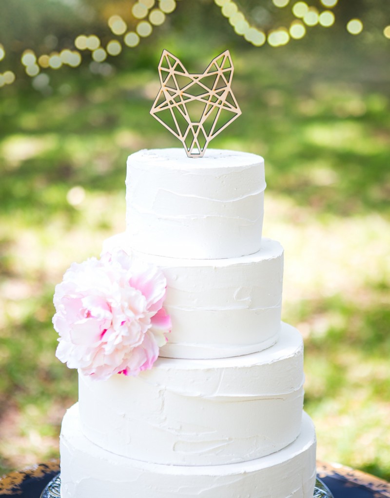 geometric fox cake topper by zcreatedesign | Fox Ideas Weddings via https://emmalinebride.com/rustic/fox-ideas-weddings/