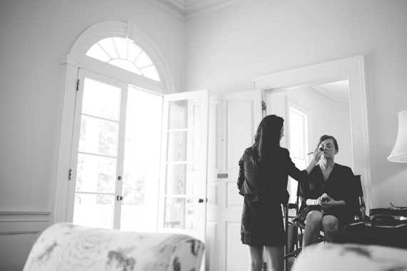 18 Best Getting Ready Photos: bride getting makeup done (photo by Feuza Reis)