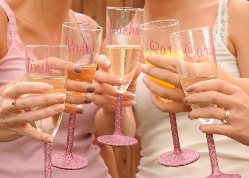 glitter champagne glasses via personalized glassware gifts | https://emmalinebride.com/bridesmaids/personalized-glassware-gifts/