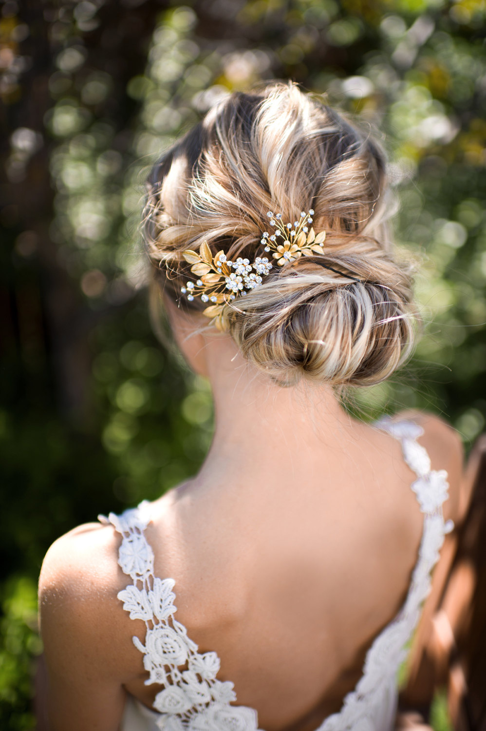 gold leaf hair accessory for weddings | lottie-da designs | https://emmalinebride.com/bride/gold-leaf-hair-accessory/
