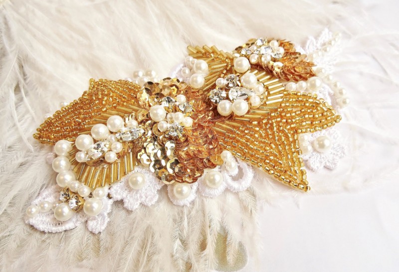 gold sequin bridal hair piece | via https://emmalinebride.com/bride/what-to-wear-instead-of-veil/ - What to Wear Instead of Veil