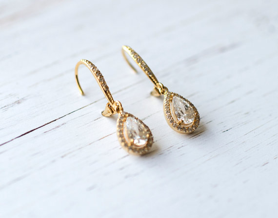 Gold teardrop shape earrings | vintage bridal earrings | https://emmalinebride.com/bride/vintage-inspired-bridal-earrings