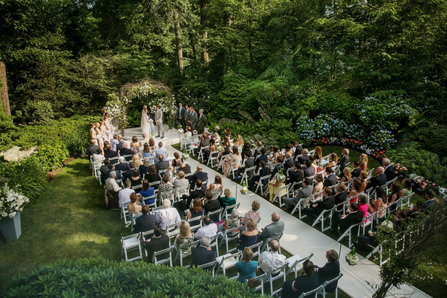 backyard ceremony at Connecticut waterfront wedding - photo: Melani Lust Photography | via https://emmalinebride.com