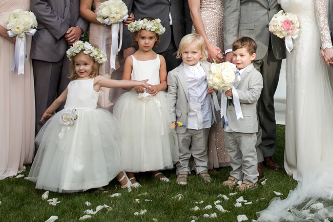 flower girls and ring bearers at Connecticut waterfront wedding - photo: Melani Lust Photography | via https://emmalinebride.com