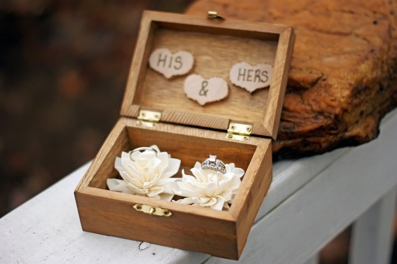 his & hers ring box | via Rustic Ring Pillows http://emmalinebride.com/ceremony/rustic-ring-pillows/