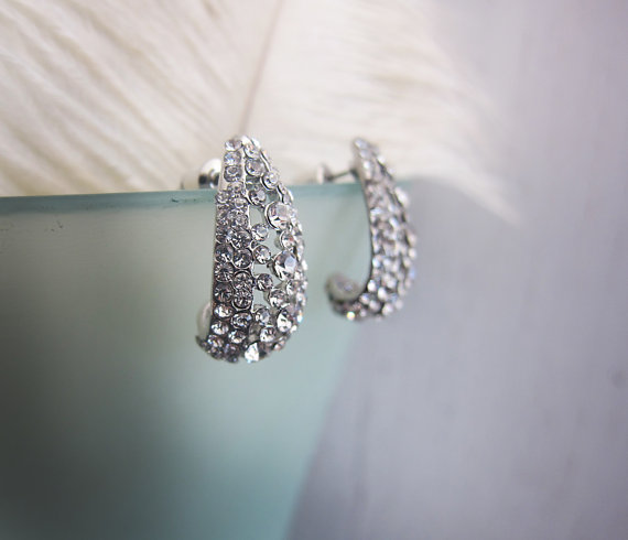 Hoop wedding earrings with crystals | vintage bridal earrings | https://emmalinebride.com/bride/vintage-inspired-bridal-earrings