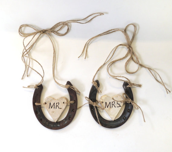 horseshoes wedding chair signs - How to Plan a Western Themed Wedding