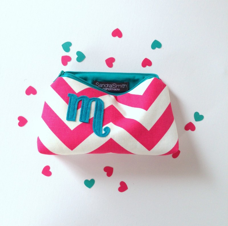 hot pink and turquoise makeup case | Bridesmaid Makeup Cases https://emmalinebride.com/gifts/bridesmaid-makeup-cases/