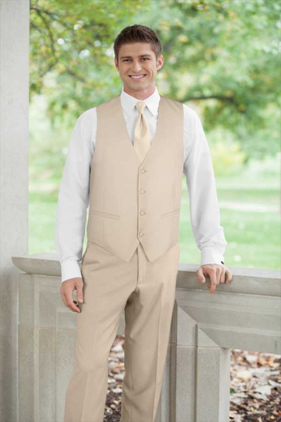 How to Select a Tuxedo: 3 Essential Tips (by EmmalineBride.com, photo: jos. a bank) #handmade #wedding #tips #groom