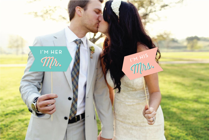 im her mr, i'm his mrs signs | Fun Wedding Photo Props | http://emmalinebride.com/decor/fun-wedding-photo-props/
