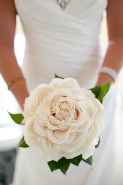 incredible rose bouquet - photo: leigh skaggs, floral designer: leslie hartig | rose bouquets weddings via https://emmalinebride.com/bouquets/rose-bouquets-weddings/