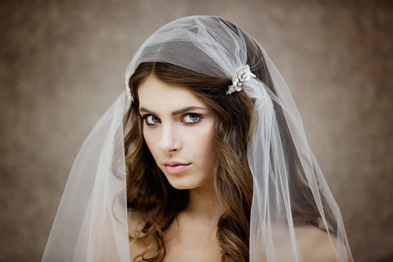 Ivory bridal cap veils | by Gadegaard Design | https://emmalinebride.com/bride/bridal-cap-veils/