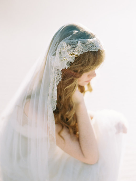 beautiful cathedral length veil weddings by SIBO Designs, photo: Brumley & Wells | https://emmalinebride.com/traditional/cathedral-length-veil-weddings/